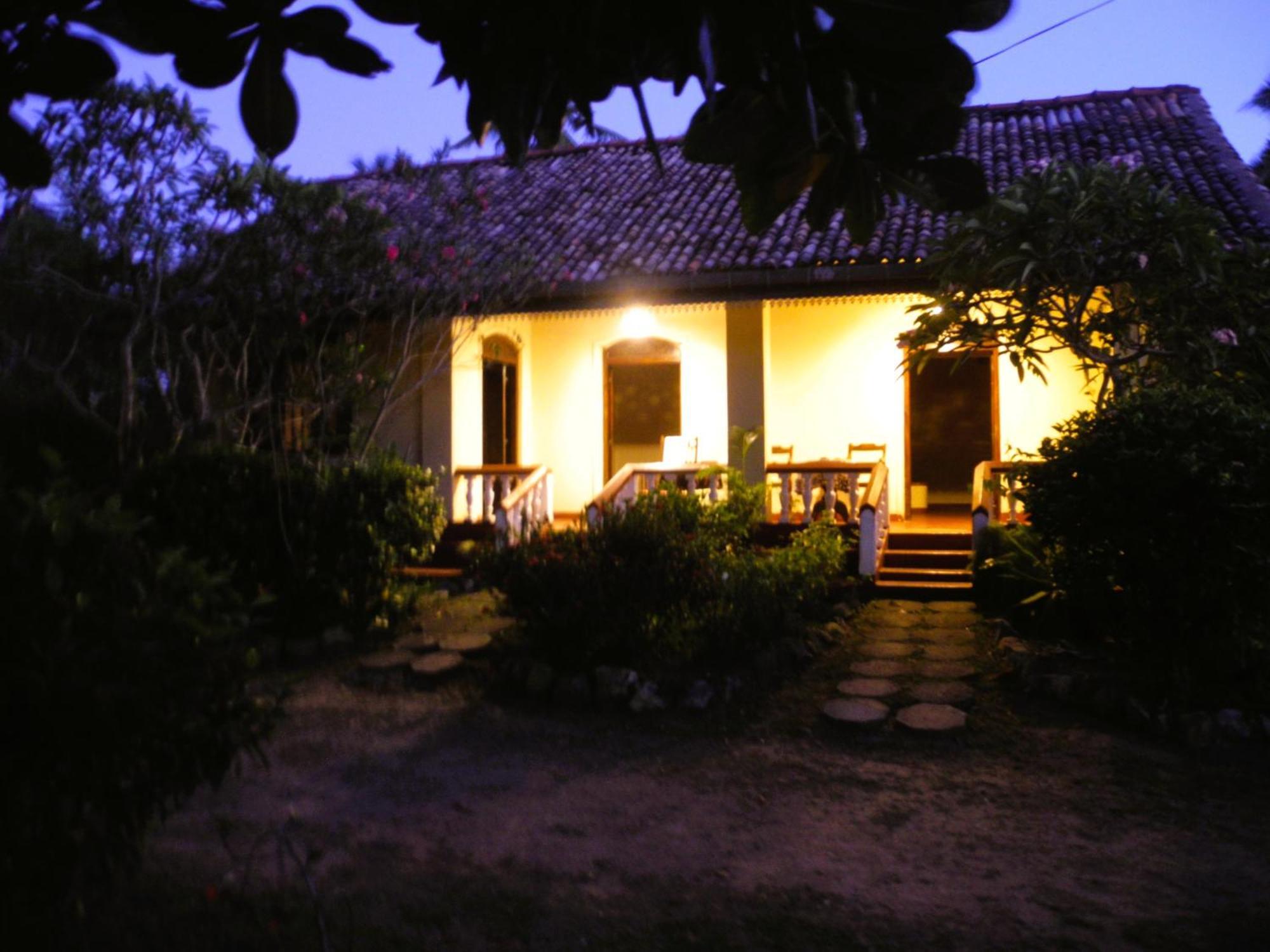 Top Of The Hill Guesthouse Weligama Exterior photo